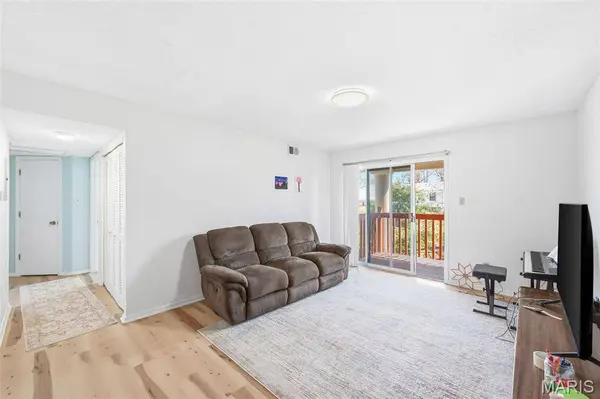 2560 Creve Coeur Mill RD #12, Maryland Heights, MO 63043