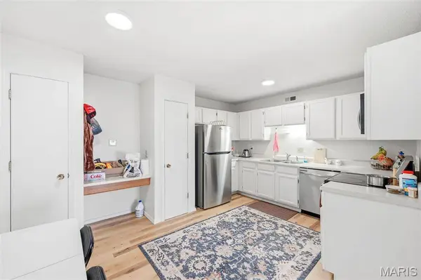 2560 Creve Coeur Mill RD #12, Maryland Heights, MO 63043