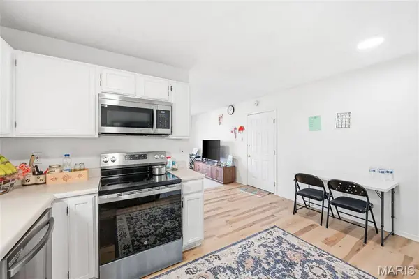 2560 Creve Coeur Mill RD #12, Maryland Heights, MO 63043