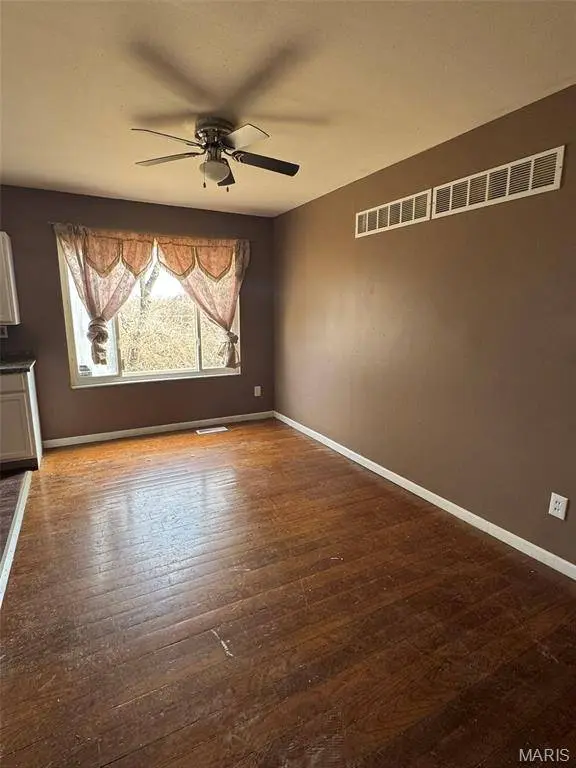 10418 Castle DR, St Louis, MO 63136