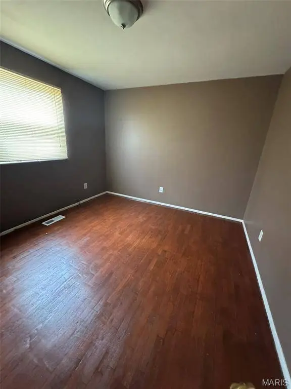 10418 Castle DR, St Louis, MO 63136