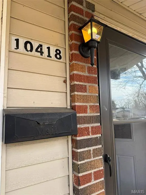10418 Castle DR, St Louis, MO 63136