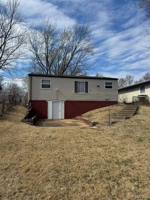 10418 Castle DR, St Louis, MO 63136