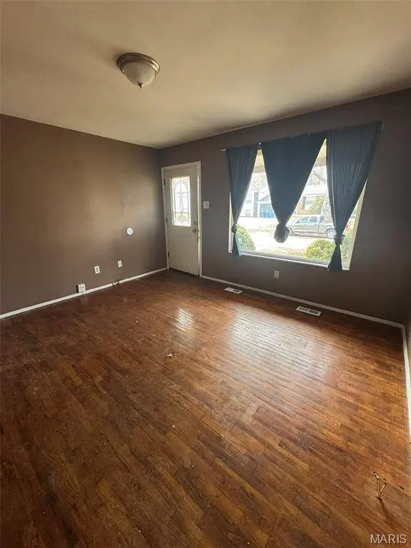 10418 Castle DR, St Louis, MO 63136