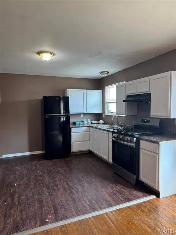 10418 Castle DR, St Louis, MO 63136