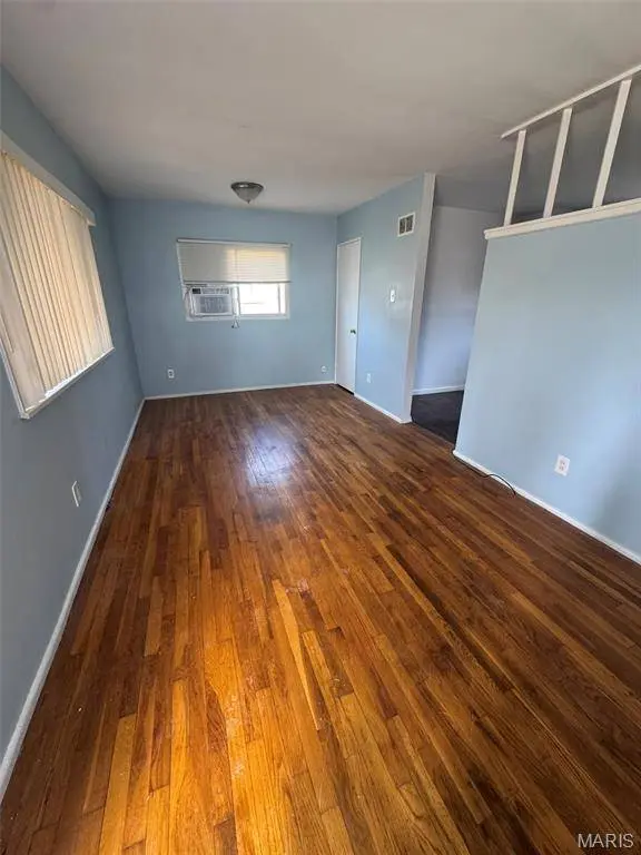 10504 Earl DR, St Louis, MO 63136