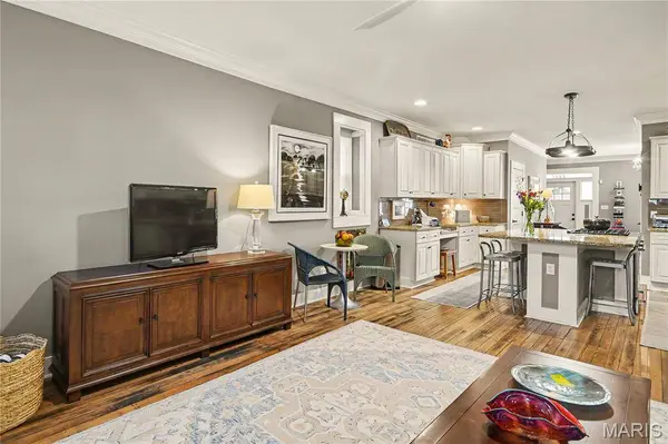 4137 Virginia AVE, St Louis, MO 63118