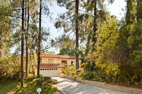 19430 Greenbriar Dr, Tarzana, CA 91356-5524