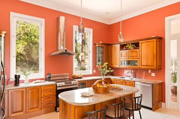 19430 Greenbriar Dr, Tarzana, CA 91356-5524