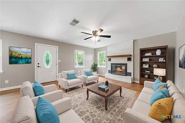 385 W Faust ST, New Braunfels, TX 78130