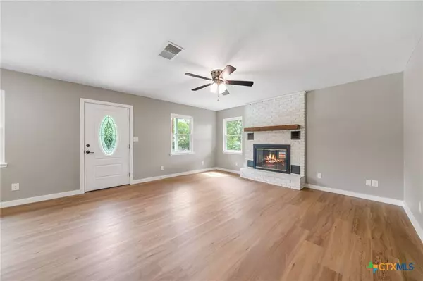 385 W Faust ST, New Braunfels, TX 78130