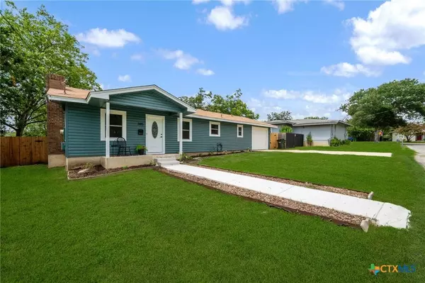 385 W Faust ST, New Braunfels, TX 78130