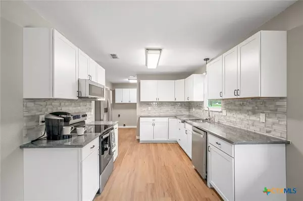 385 W Faust ST, New Braunfels, TX 78130