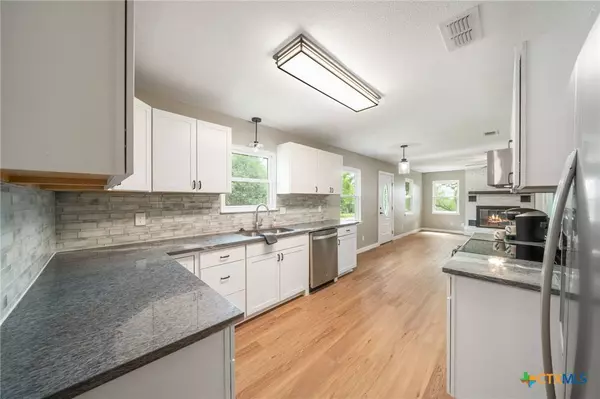 385 W Faust ST, New Braunfels, TX 78130