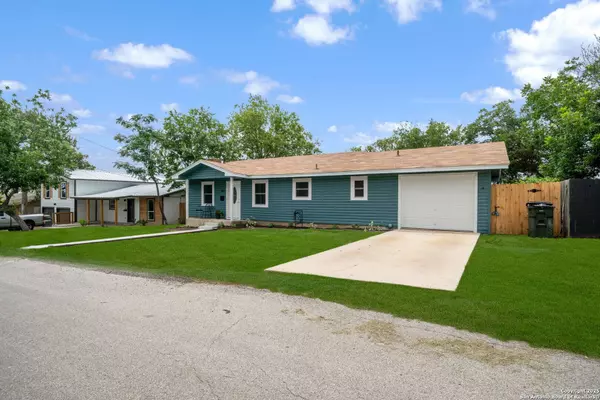 385 Faust, New Braunfels, TX 78130