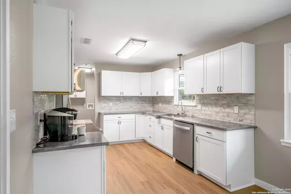 385 Faust, New Braunfels, TX 78130