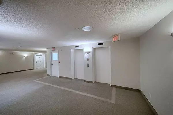 200 Lincoln WAY SW #306, Calgary, AB T3E 7G7