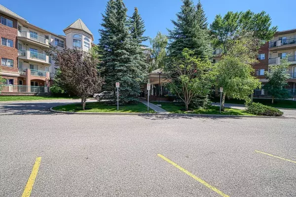 200 Lincoln WAY SW #306, Calgary, AB T3E 7G7