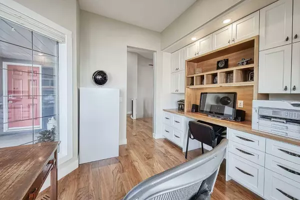 180 Arbour Glen Close NW, Calgary, AB T3G 3Y8