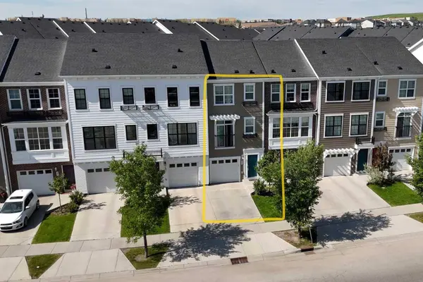 575 Sherwood BLVD NW, Calgary, AB T3R 0X1