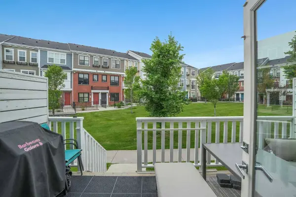 575 Sherwood BLVD NW, Calgary, AB T3R 0X1
