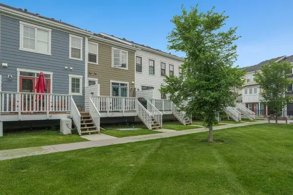 575 Sherwood BLVD NW, Calgary, AB T3R 0X1