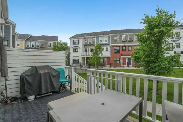 575 Sherwood BLVD NW, Calgary, AB T3R 0X1