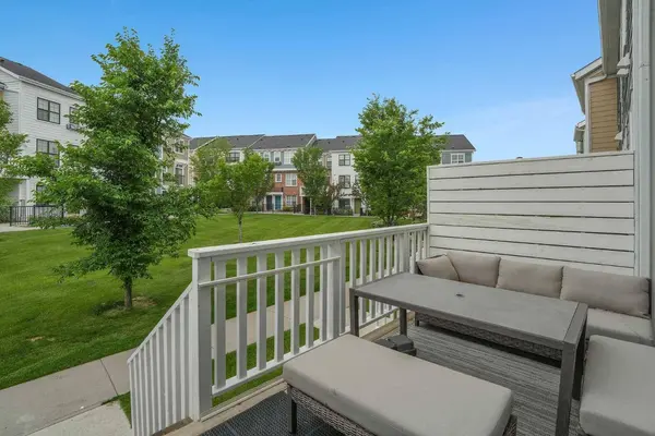 575 Sherwood BLVD NW, Calgary, AB T3R 0X1