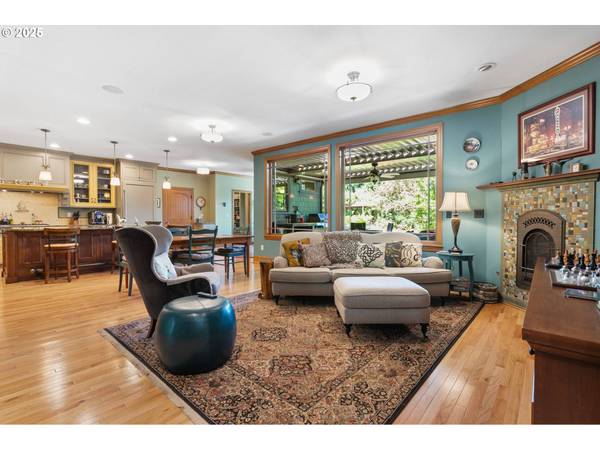 5049 SW NEVADA CT, Portland, OR 97219