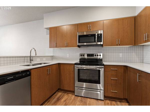 17137 SW APPLEDALE RD #104, Beaverton, OR 97007