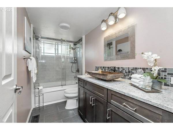 16175 SW ROYALTY PKWY, Portland, OR 97224