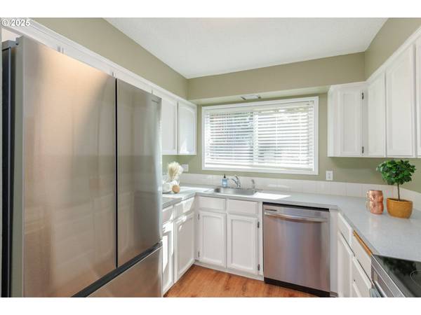 5005 SW MITCHELL ST #3, Portland, OR 97221