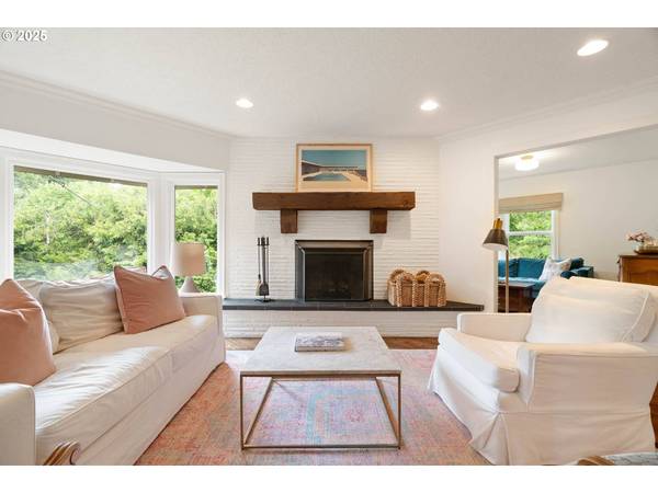 8427 NW SKYLINE BLVD, Portland, OR 97229