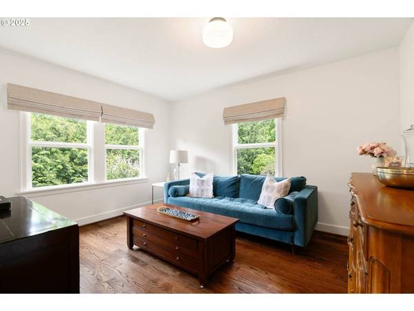 8427 NW SKYLINE BLVD, Portland, OR 97229