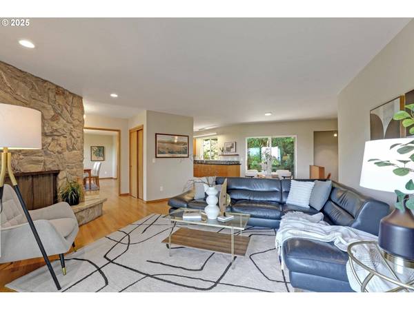 8300 NW REED DR, Portland, OR 97229