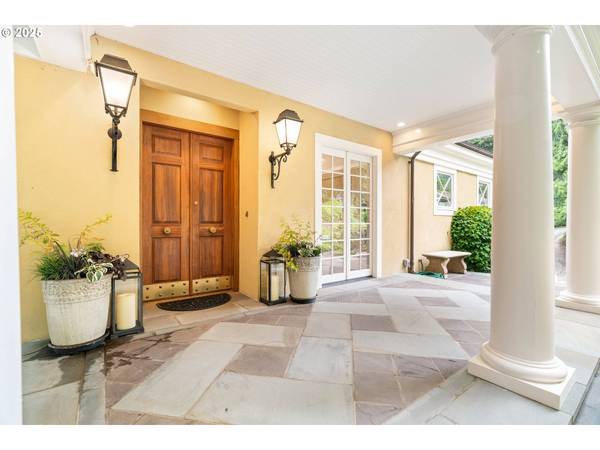 2525 SW HILLCREST DR, Portland, OR 97201