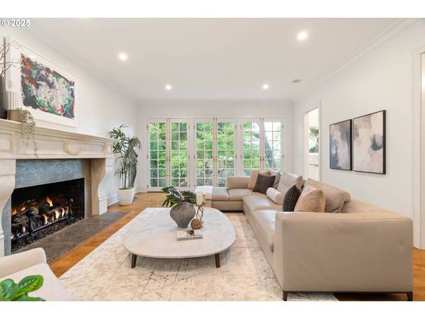 2525 SW HILLCREST DR, Portland, OR 97201