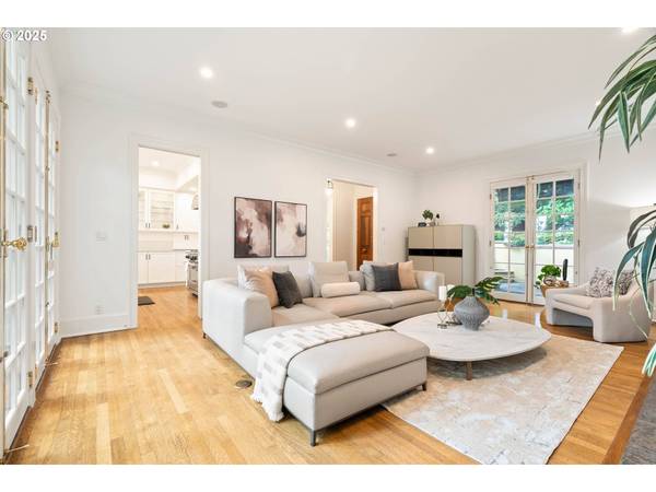 2525 SW HILLCREST DR, Portland, OR 97201