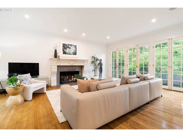 2525 SW HILLCREST DR, Portland, OR 97201