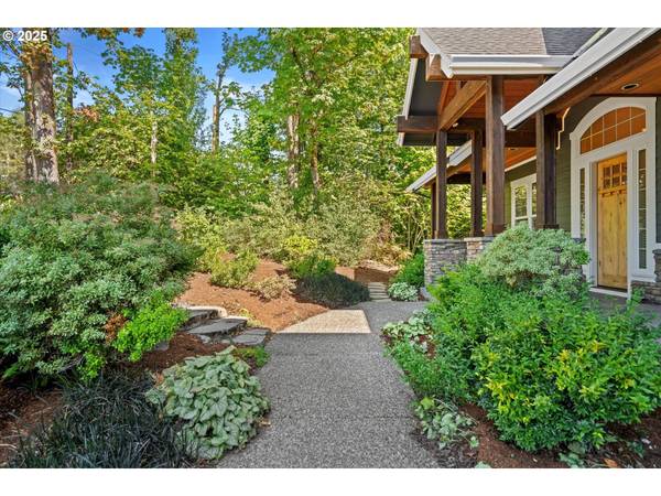 8780 NW IRVING ST, Portland, OR 97229