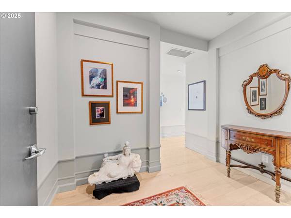 1900 S RIVER DR #N402, Portland, OR 97201