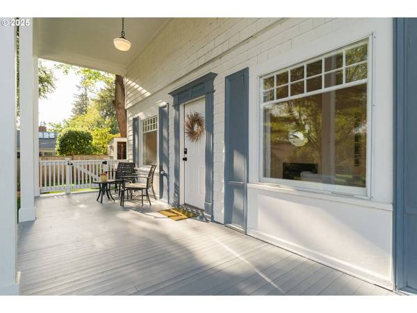 7985 SW MAPLE DR, Portland, OR 97225