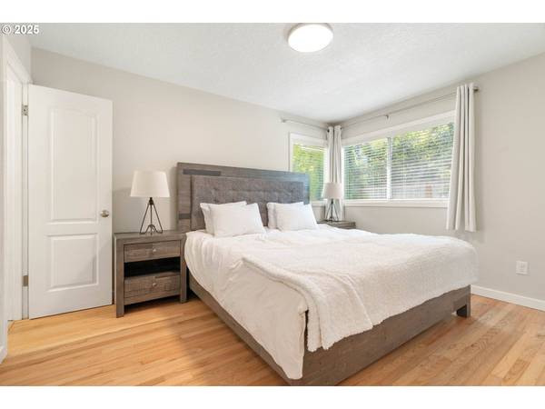 12020 SW PARK WAY, Portland, OR 97225