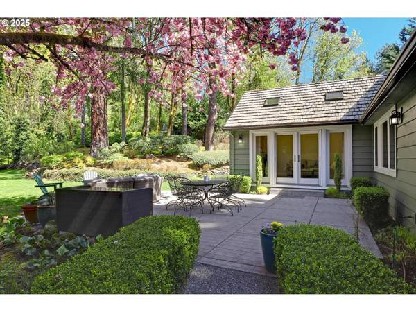 2735 GLEN EAGLES RD, Lake Oswego, OR 97034