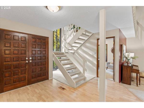 1269 ROCKINGHORSE LN, Lake Oswego, OR 97034