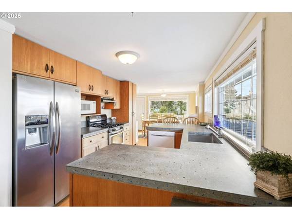 1850 NE 68TH ST, Lincoln City, OR 97367