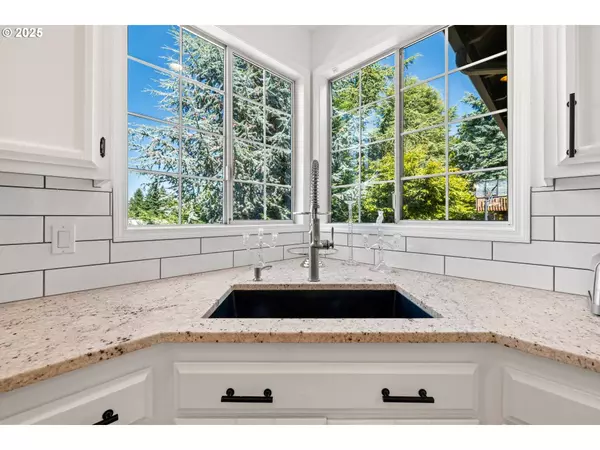 6135 CHEYENNE TER, West Linn, OR 97068