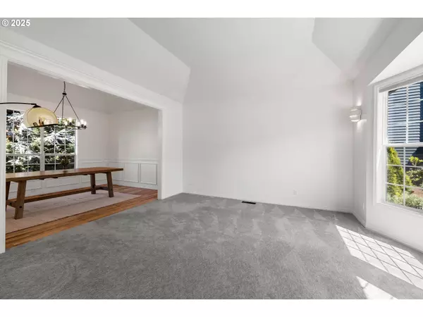 6135 CHEYENNE TER, West Linn, OR 97068