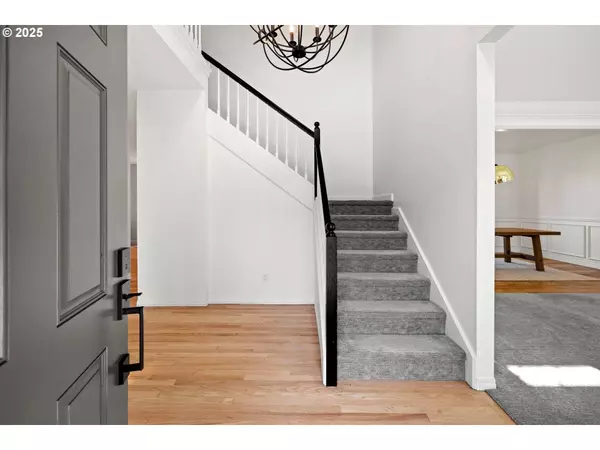 6135 CHEYENNE TER, West Linn, OR 97068