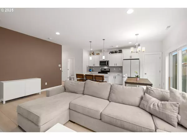 317 E BARBARAS WAY, Newberg, OR 97132